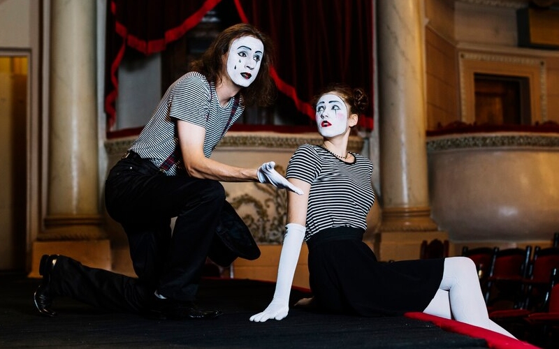 Dramatic Tales of Love